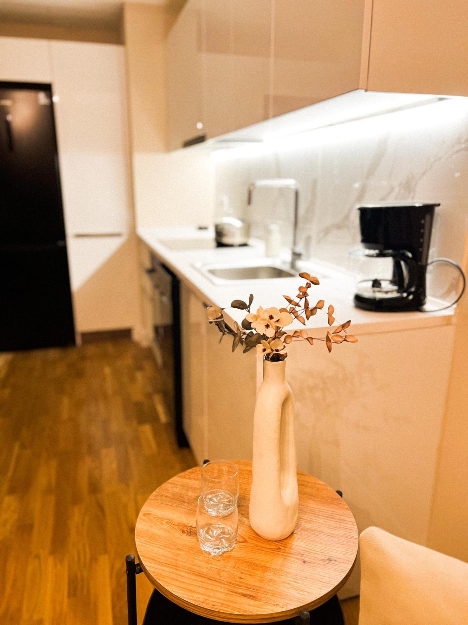 180° View Apartment In Diamond Building Escópia Exterior foto