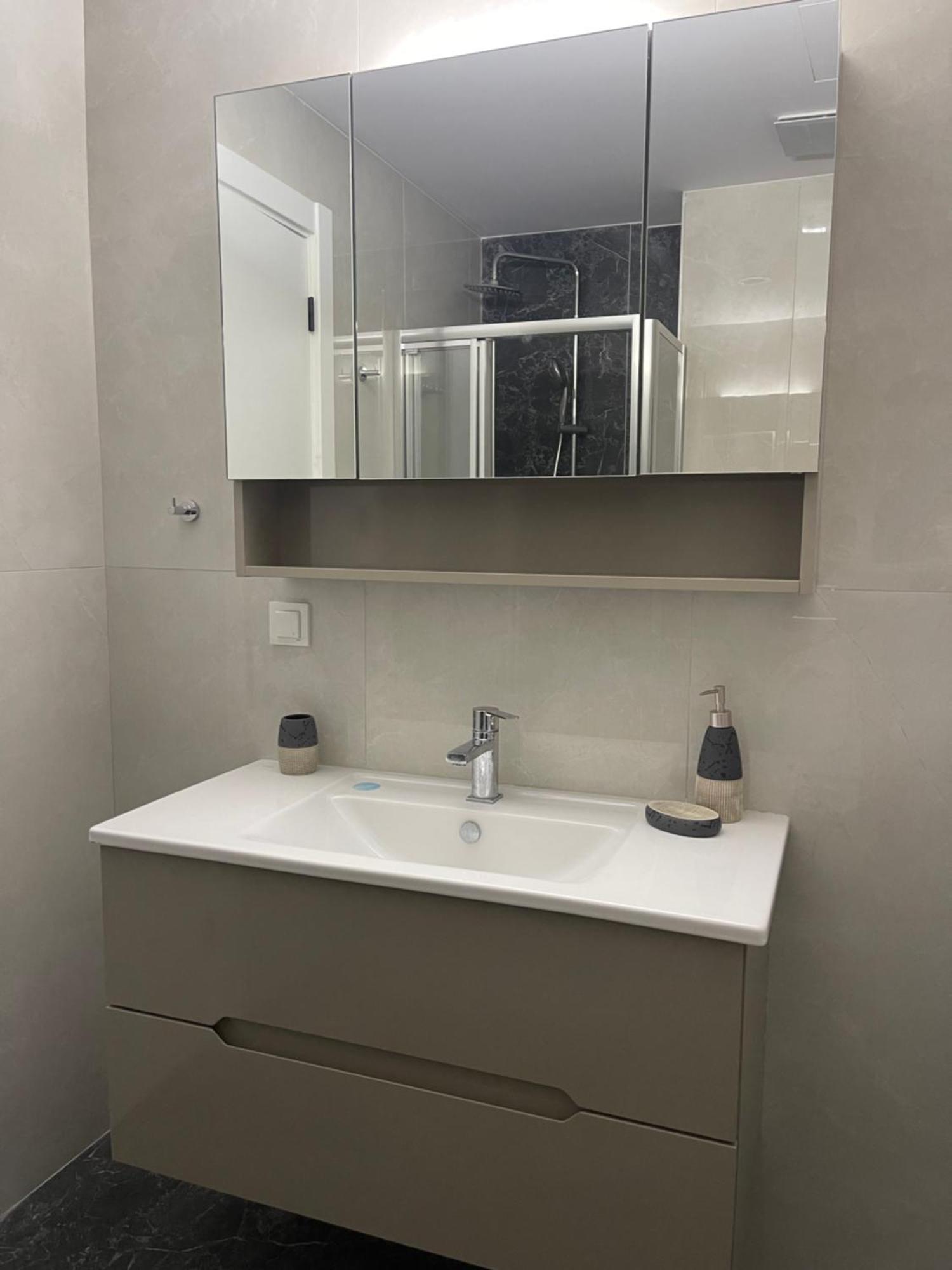 180° View Apartment In Diamond Building Escópia Exterior foto