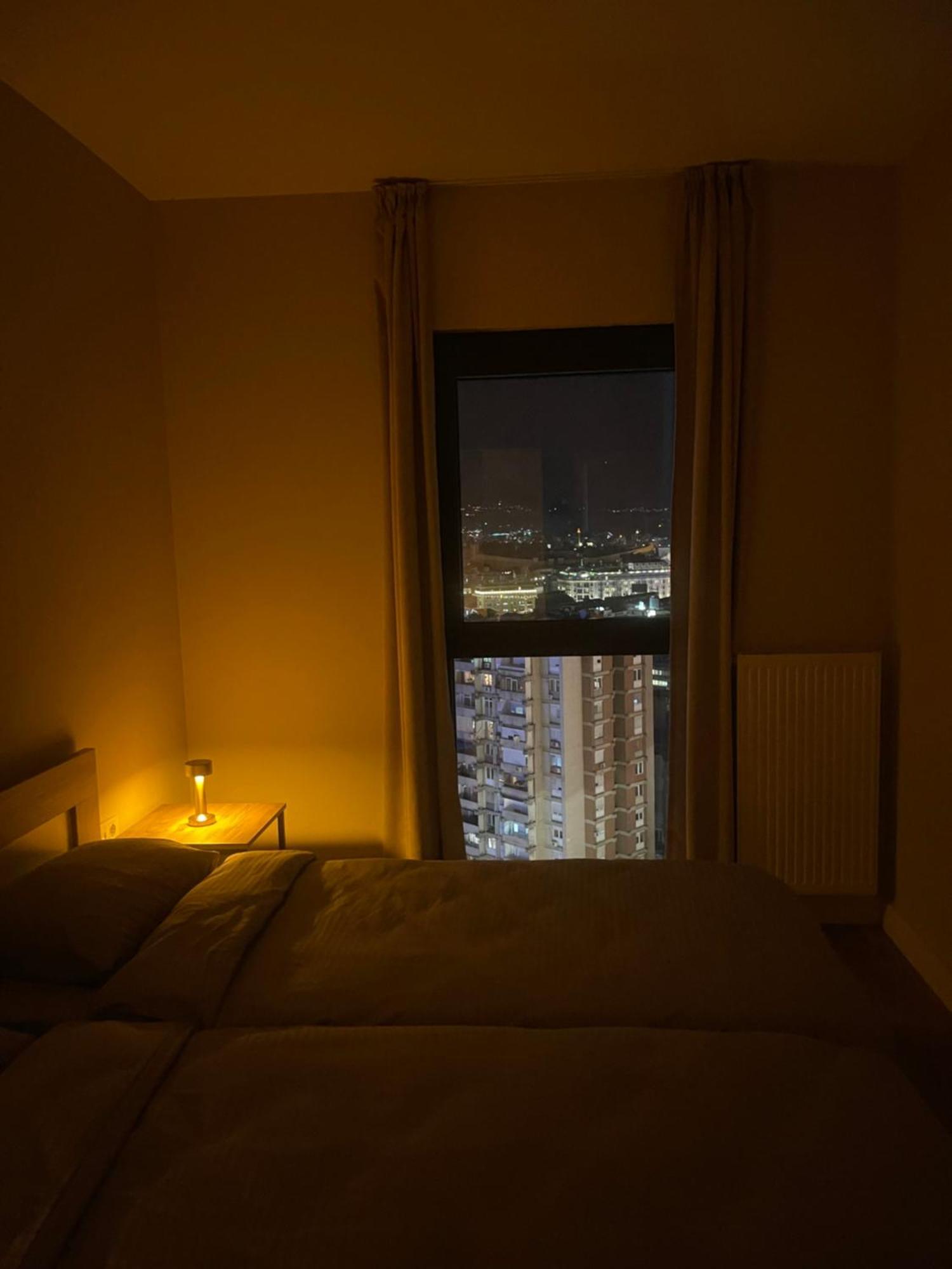 180° View Apartment In Diamond Building Escópia Exterior foto