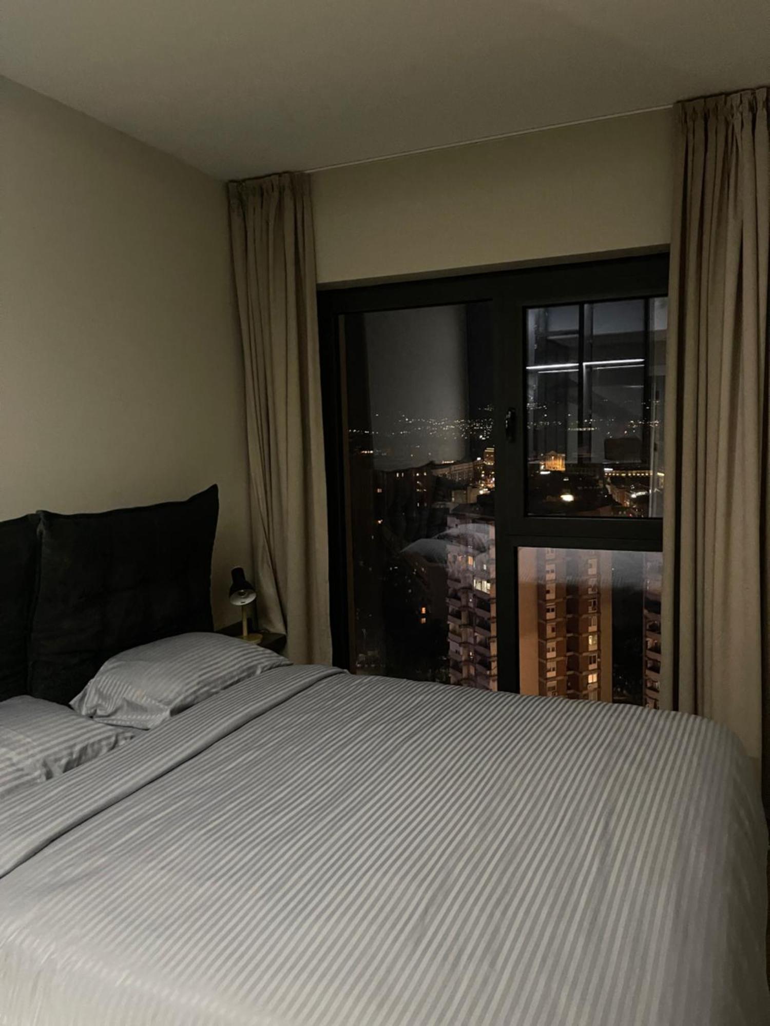 180° View Apartment In Diamond Building Escópia Exterior foto