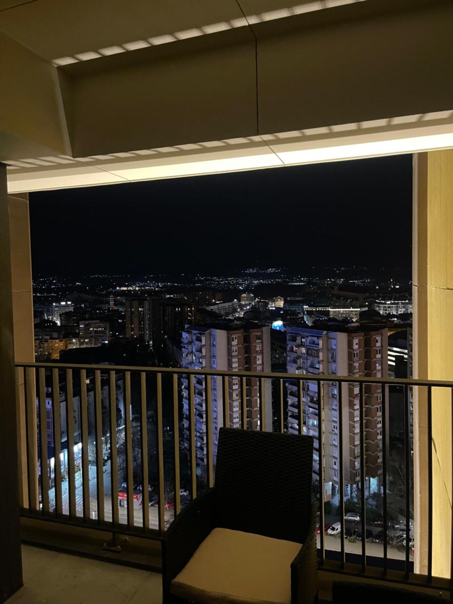 180° View Apartment In Diamond Building Escópia Exterior foto