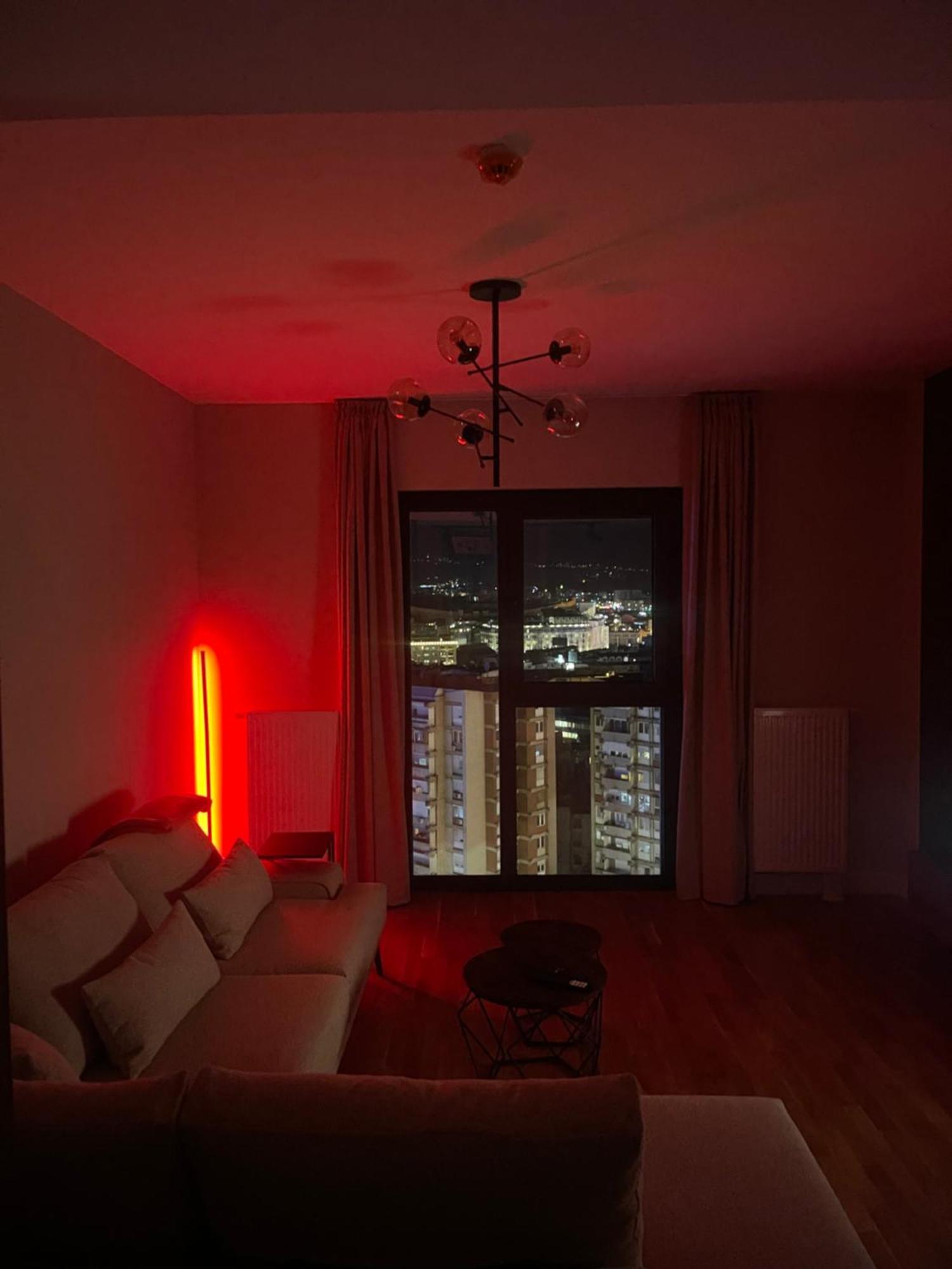 180° View Apartment In Diamond Building Escópia Exterior foto