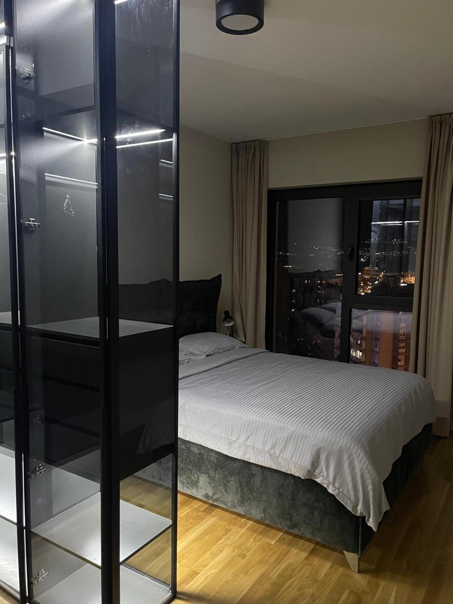 180° View Apartment In Diamond Building Escópia Exterior foto